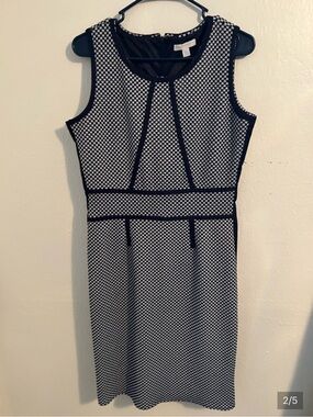 “REASONABLE OFFERS” “NEW YORK & COMPANY” Black and White Sleeveless Sheath Dress